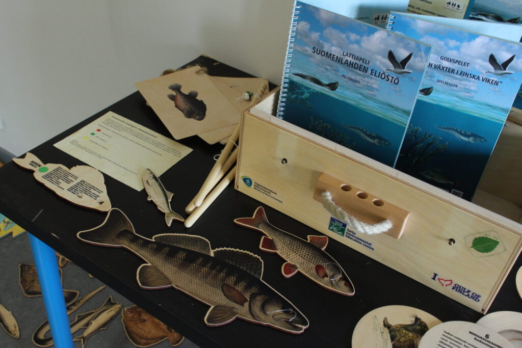 Kuvassa lainattavia ekotukimateriaaleja eismerkiksi kaloihin liittyen.