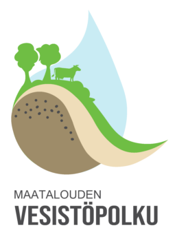 Logossa pisaran muodossa maaperää, polku ja vihreä tausta, jossa lehmä ja puita. Teksti: maatalouden vesistöplku.