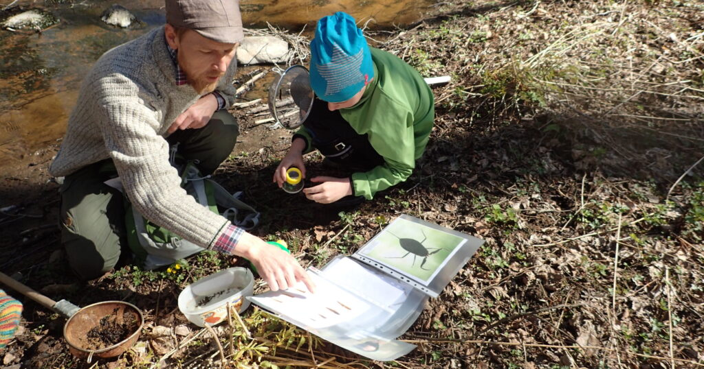 mies ja lapsi, tulosteita, puro