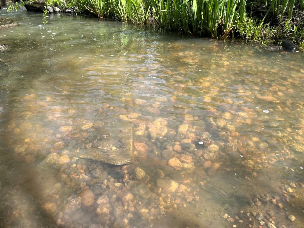 Myllyojan pohjalla valmis kutusoraikko.