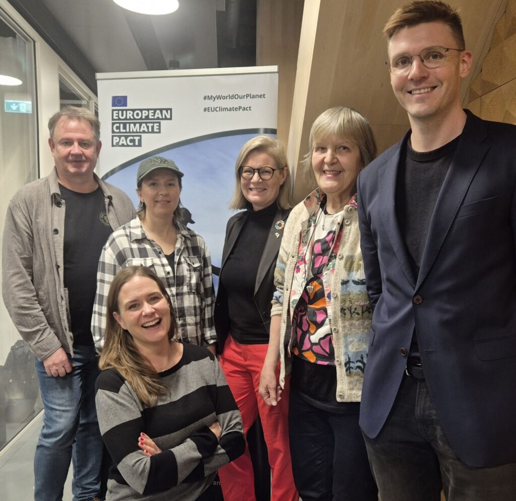 Kuvassa viisi ilmastolähettilästä ja Valonian maakoordinaattori