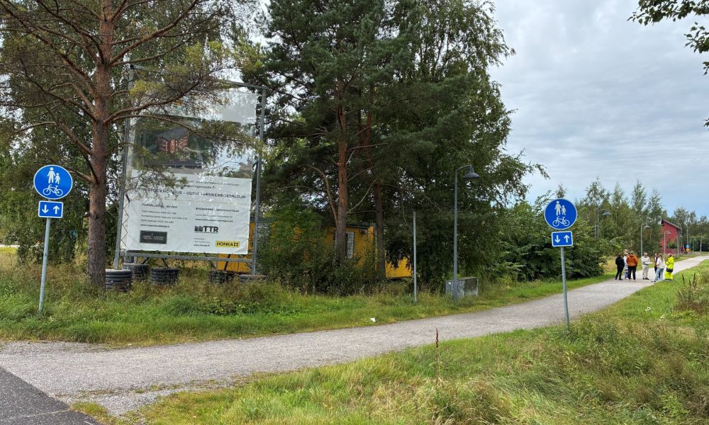 Kaavaillun hulevesipuiston viereen nousee pian kaksi kerrostaloa.